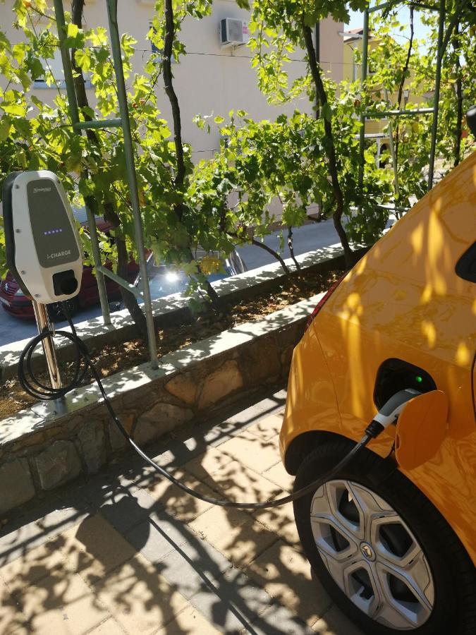 Apartmani Ana & Milo Lopar Εξωτερικό φωτογραφία